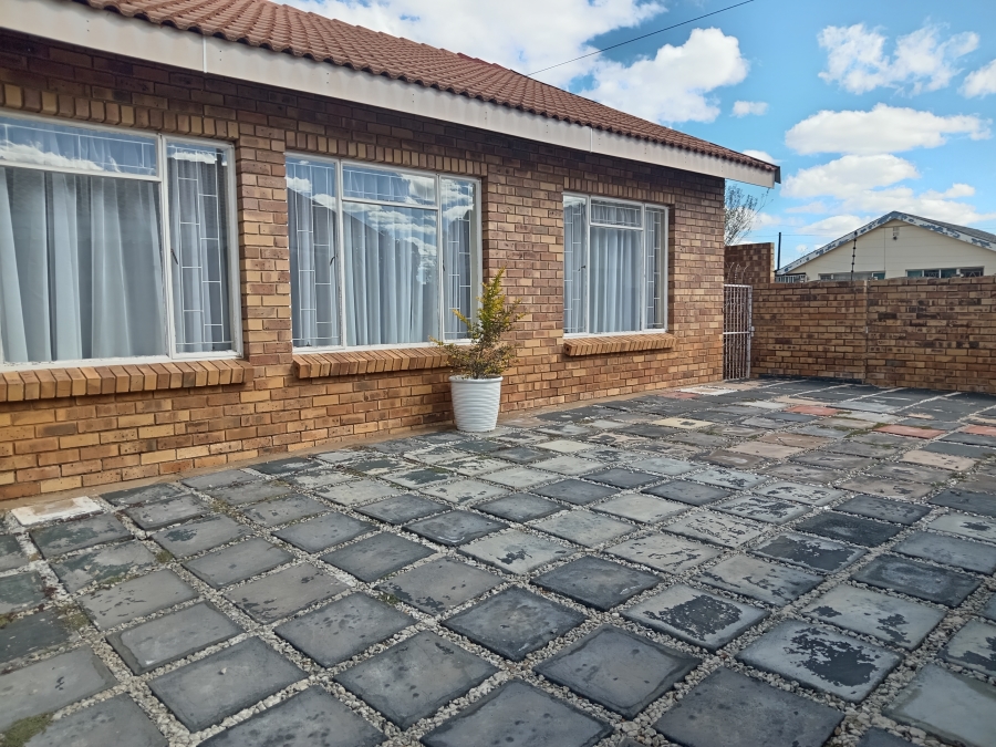 2 Bedroom Property for Sale in Meiringspark North West